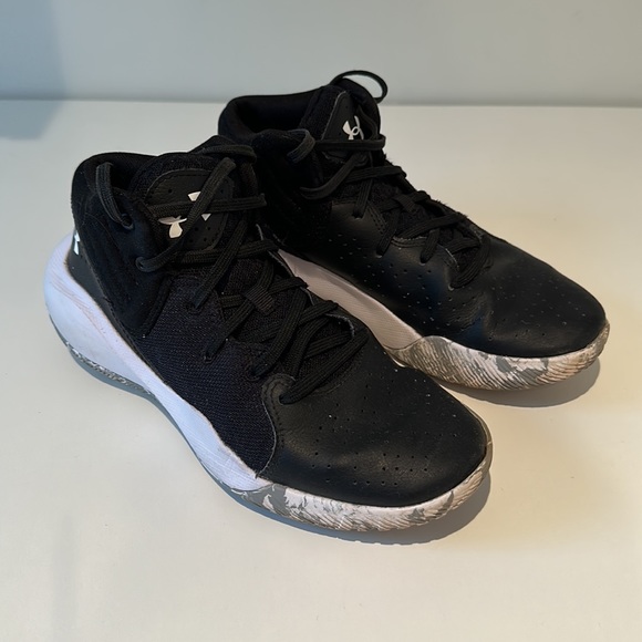 Under Armour Grade School Jet 21 Basketball - Picture 2 of 5